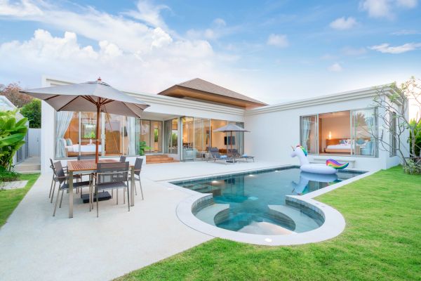 Pool Deck Pouring in Ventura