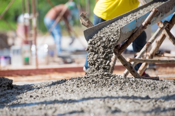 Backyard Concrete Pouring in Ventura
