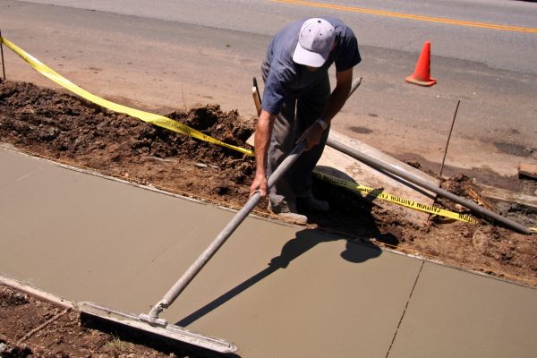 Cost of Sidewalk Pouring in Ventura